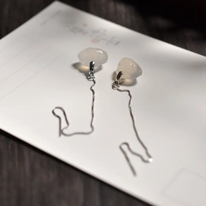 925銀製 耳線【白玉髓・立体餃子デザイン・シンプル・小型】