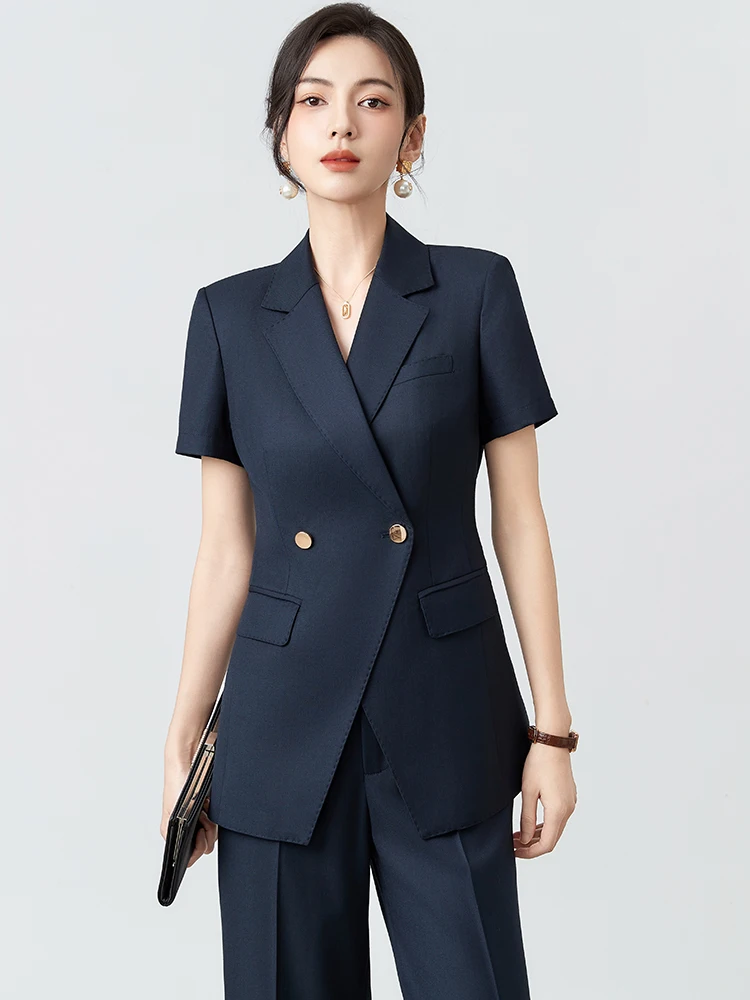 スーツ着こなしに悩む人、今こそ「ショートスリーブジャケット＋ストレートパンツ」で解決できる？