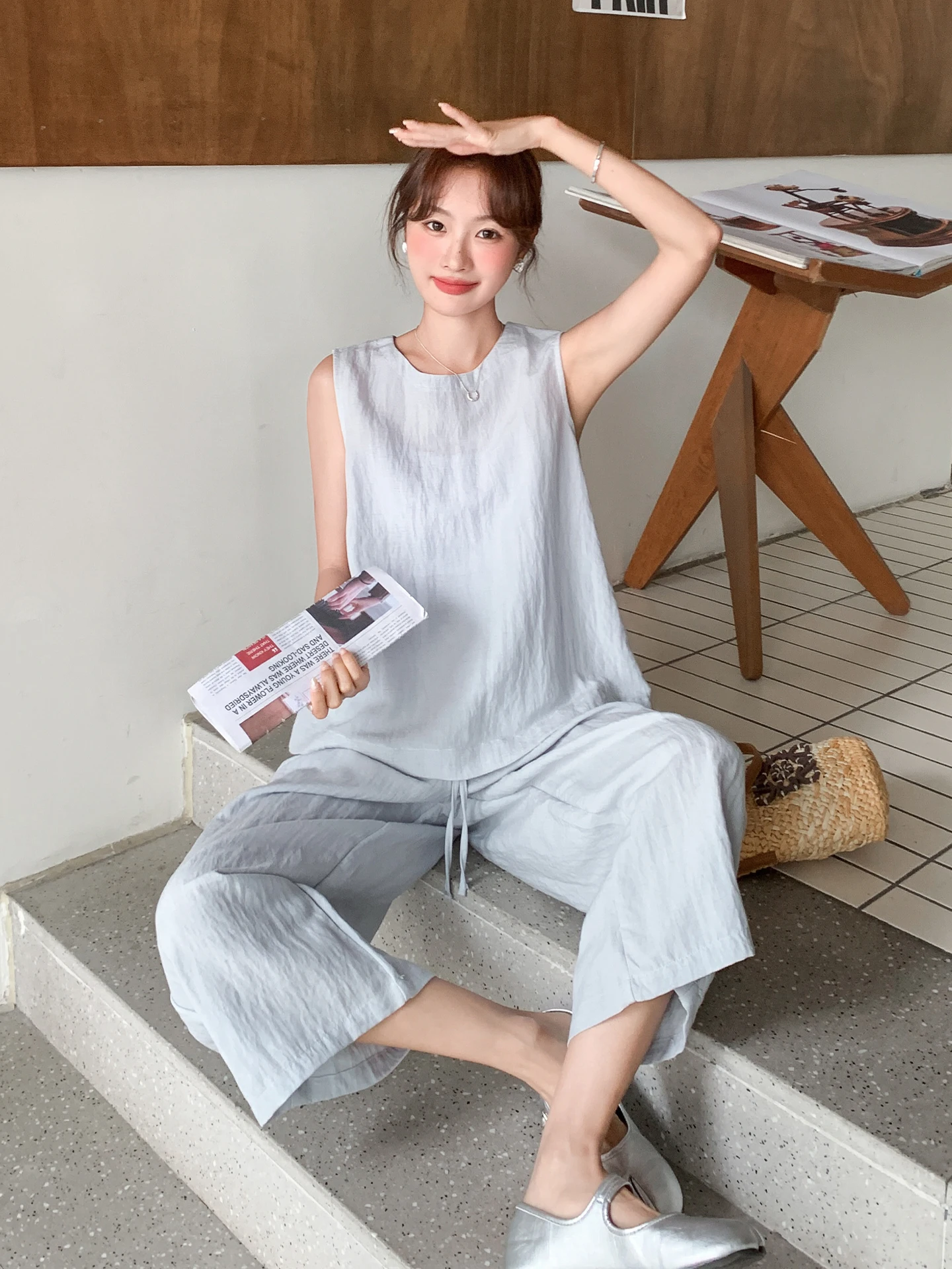 ナチュラル骨格に似合う服の選び方：浅い青色のカジュアルセットアップの実用性とスタイル分析