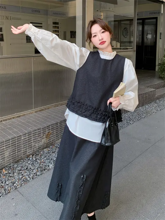 黒色 フリル付きベストとスカート【春夏用・ファッション・体型カバー】（セットアップ対応）