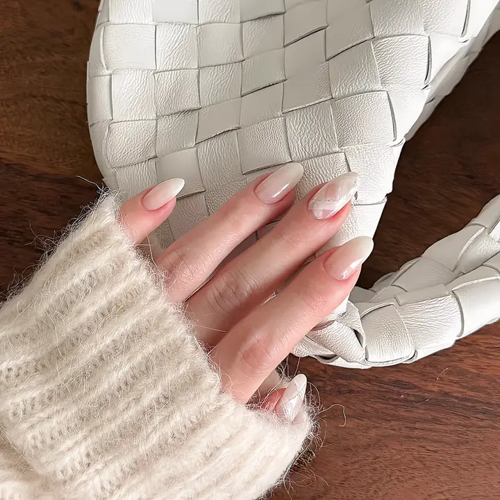 ネイルチップ プレスオンネイル ハンドメイド グラデーション サテンリボン ラインストーン ミルクホワイト 透明感 フェミニン 上品
