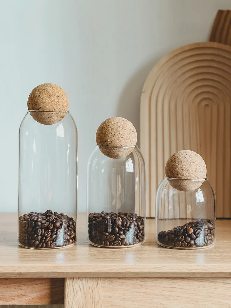 コーヒー豆を大切に保管するための容器は、本当に「木製」か「プラスチック」か？