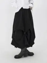 個性的で独特なデザイン！黒い不規則シルエットのサテンスカート【立体裁断・デコンストラクションデザイン】