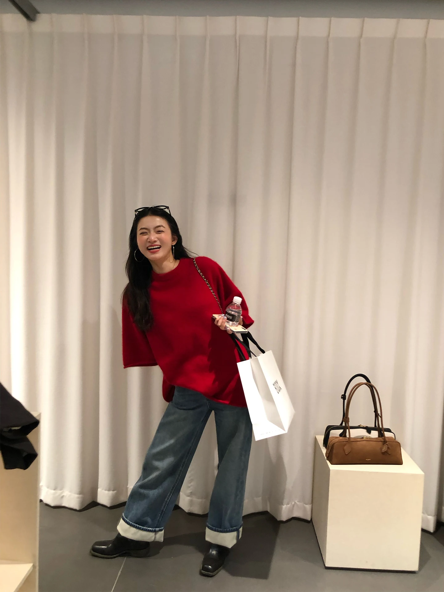 冬のストレートデニムパンツは、どう選ぶべきか？