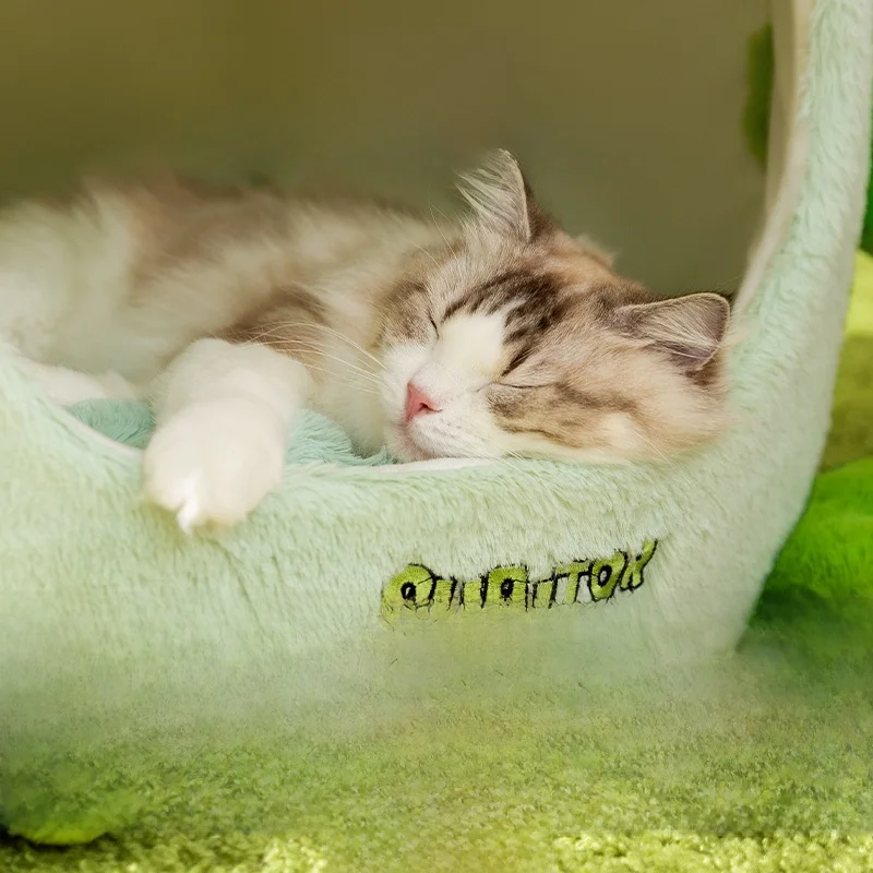 猫と一緒に寝るための冬用寝床：クローズドデザインで快適な睡眠空間を実現