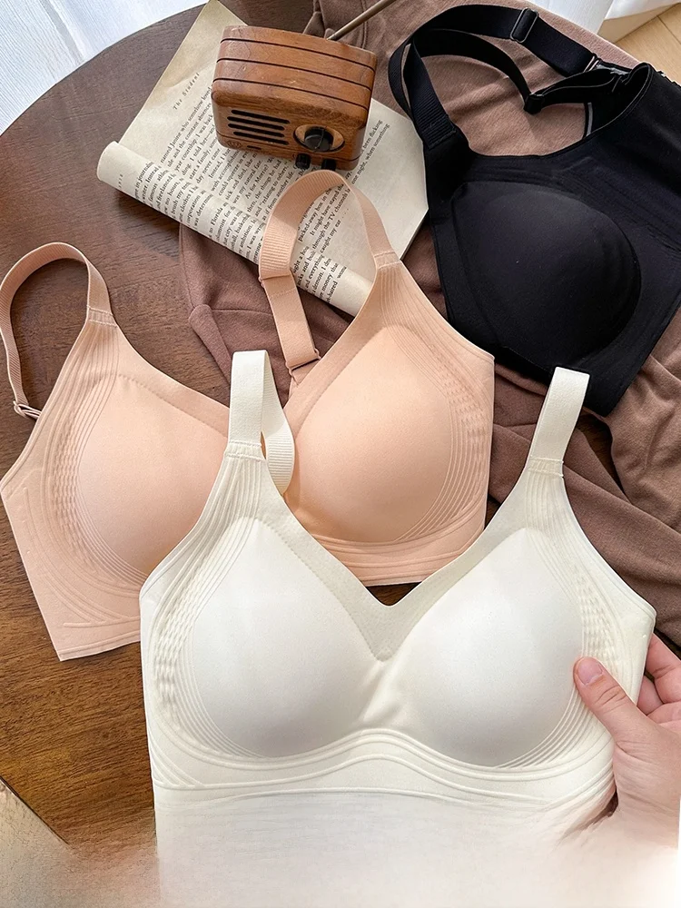 ワイヤーなしブラジャーのフィット感と安定性：女性用一体型無鋼圏ブラジャーの実用性解析