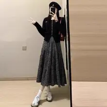 黒の花柄ケーキスカート【ハイウエスト・中長丈・エレガントなデザイン】