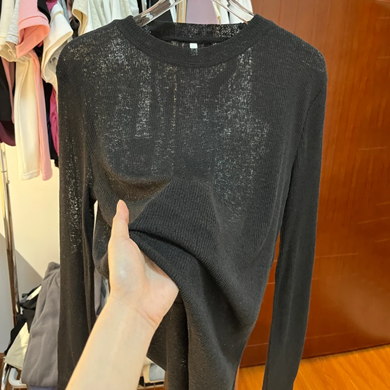 通勤スタイルに悩むあなたへ：Tシャツの下に着る長袖をどう選ぶべきか？
