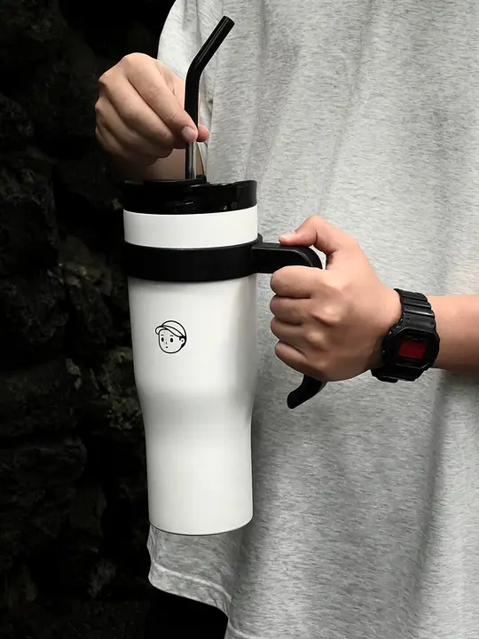 FINERWORLD 真空断熱マグカップ【大容量・ジム用・ストロー付き・男女兼用】