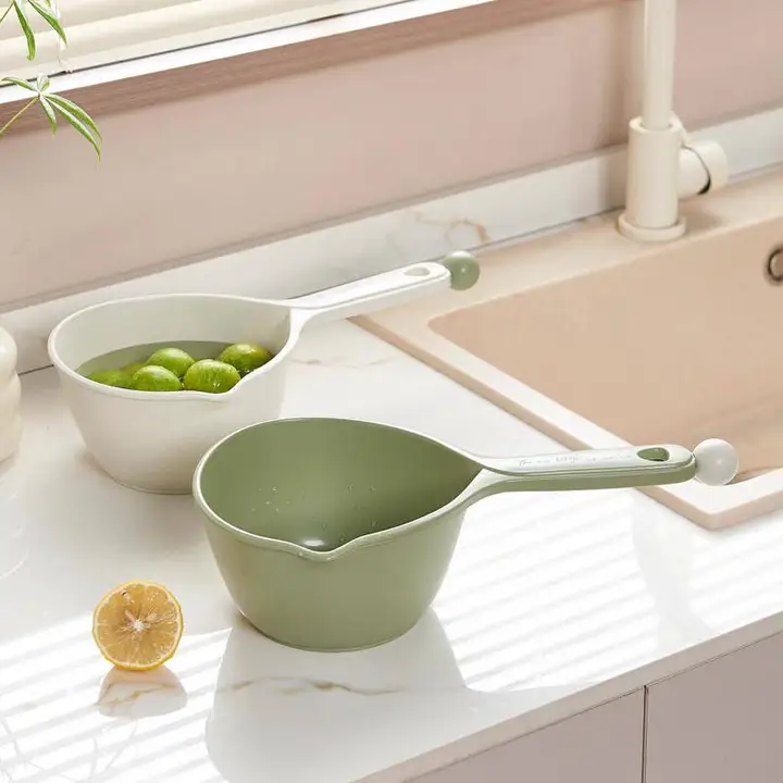 キッチン用水差しスプーン【優質プラスチック・長柄・洗髪用デザイン】