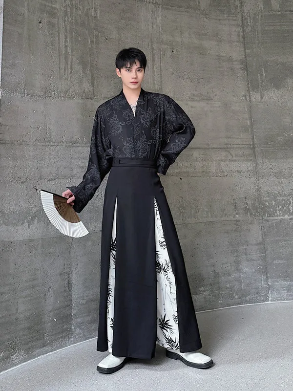 赤と黒の服は本当に魅力的？その理由と、今季のベストな選び方とは