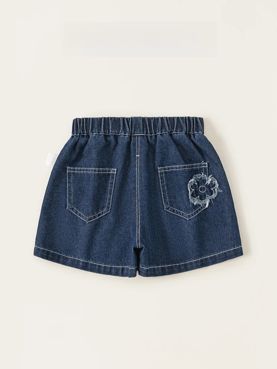 夏用シンプルなお花デザインの女児ショートパンツ：フィットデニム風とフリンジ仕上げの使い方