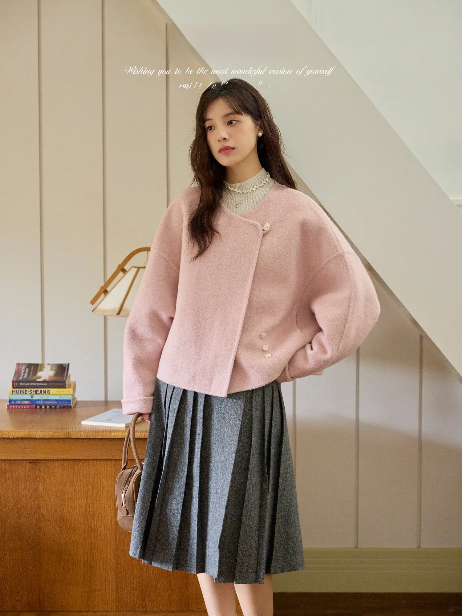二重仕立てのダスターコート：复古風のブルーグリーンアウターが冬の日常を支える