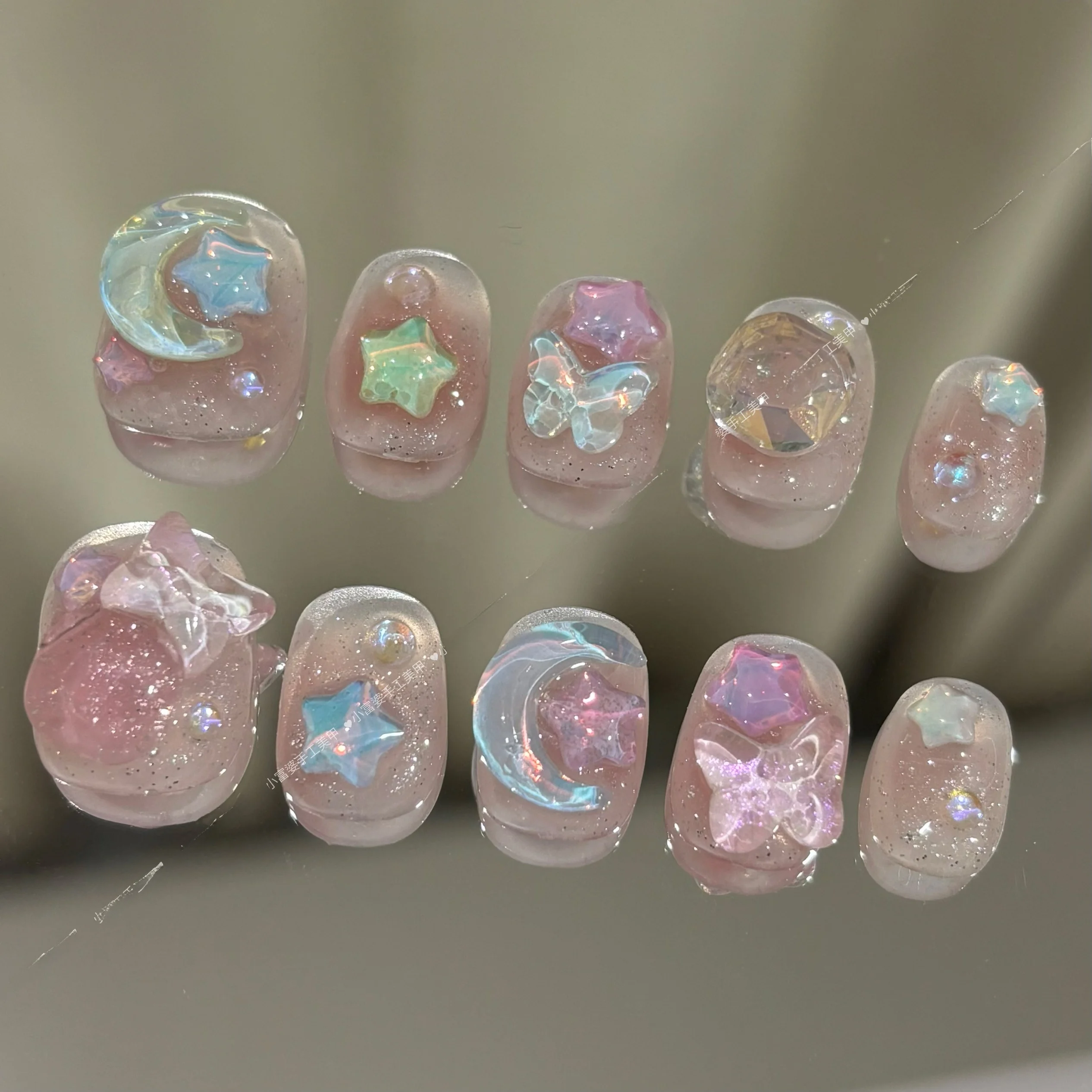春夏向け 魅力的なカラフルデザイン 手作りネイル【学生向け・多様なスタイル】（セットアップ対応）