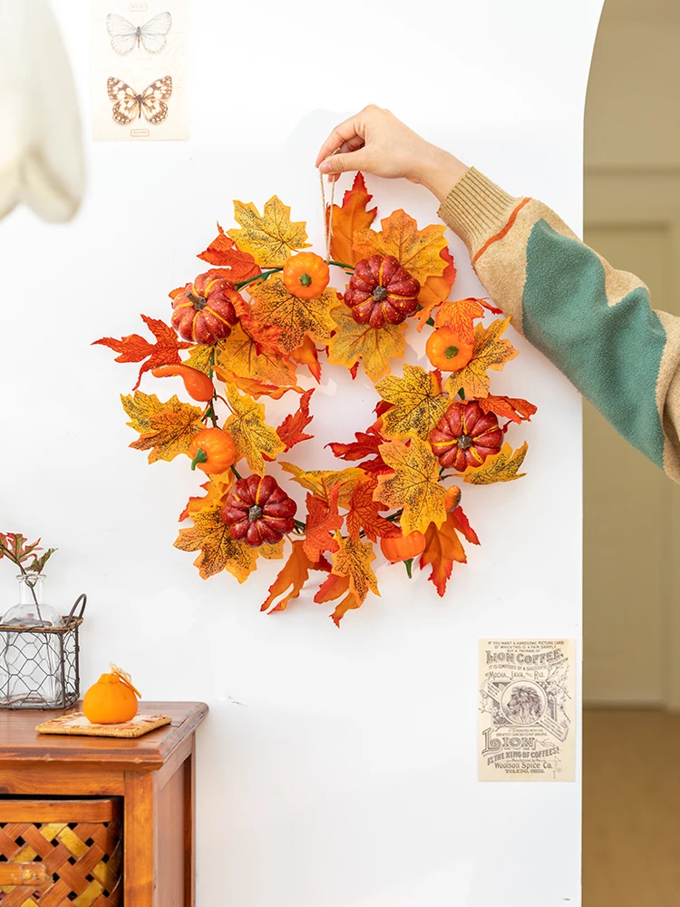 10月に飾るなら、この「かぼちゃとメープルリーフの花輪」がベスト？