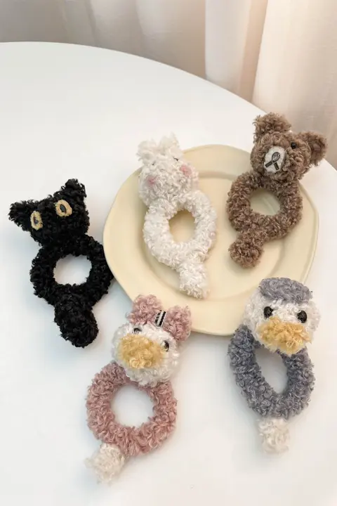秋冬用 かわいい毛しゅのクマのヘアゴム【丸いシニヨン用・女の子向け】
