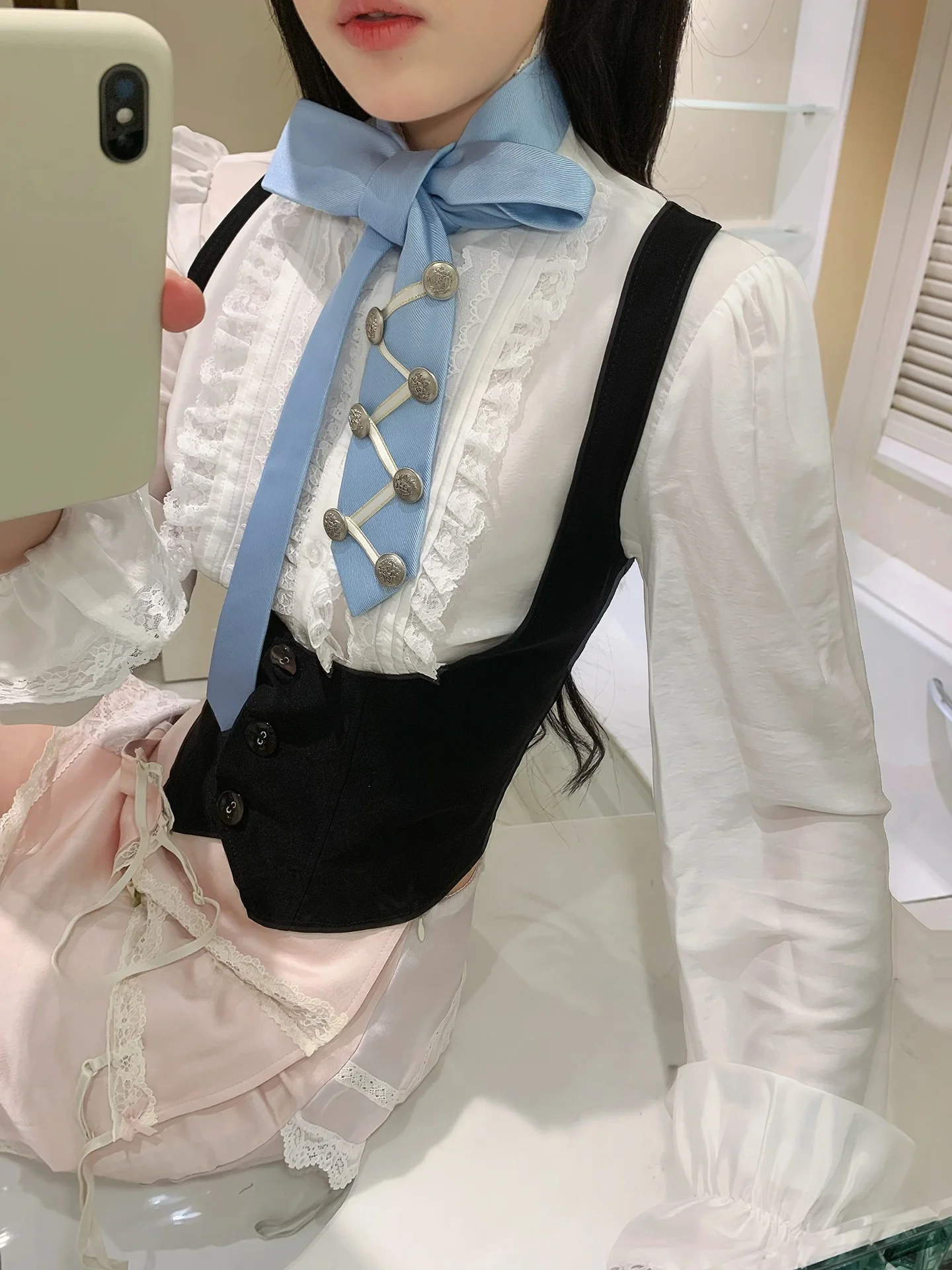 手作りのヴィンテージ風ボタン付きネクタイ：細身・2WAYデザインでオフィスカジュアルと私服に活用