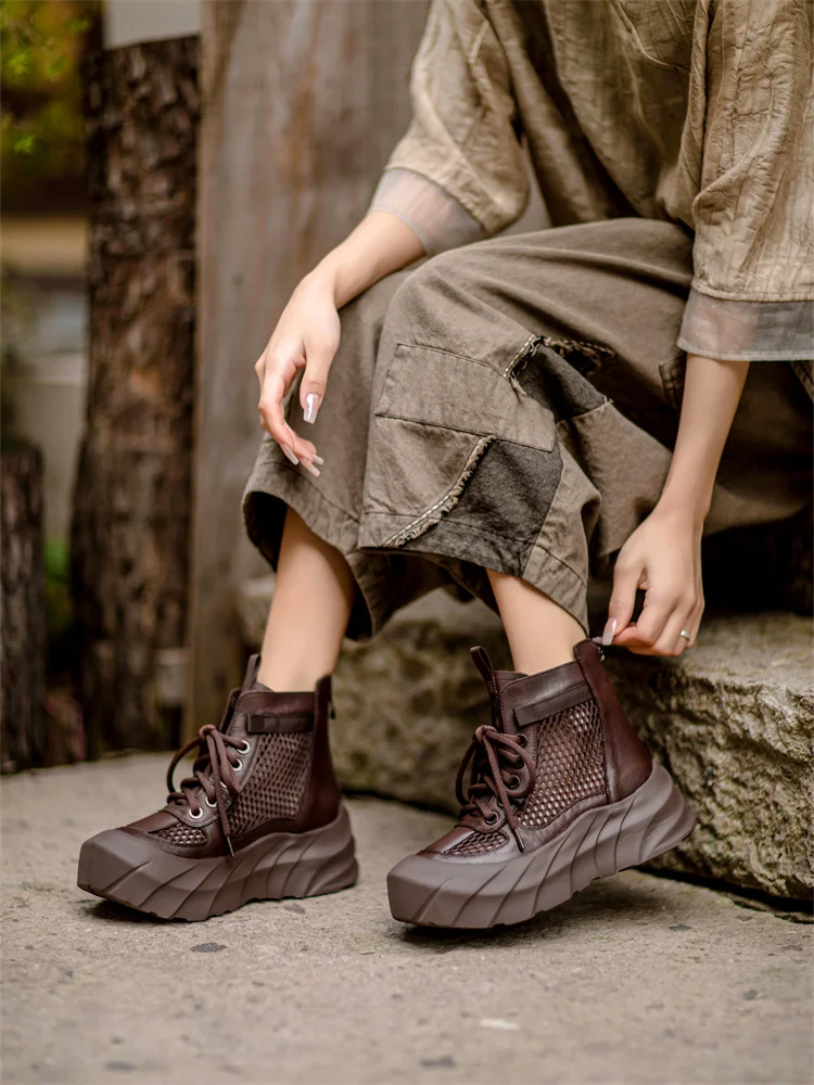 大人向けのサンダルを選ぶときに迷うのは、本当に「moccasin」なのか？