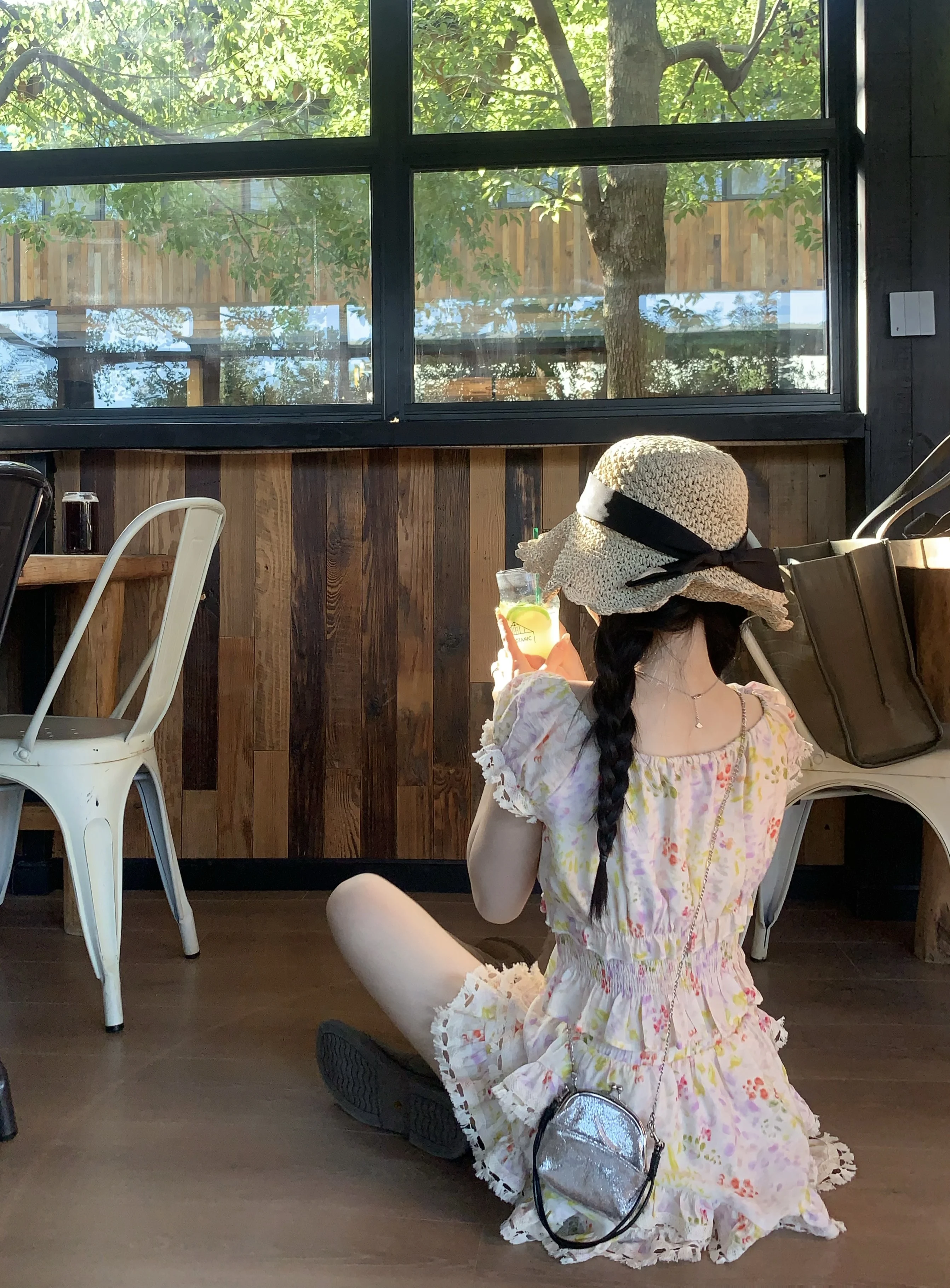 夏のストリートコーデで失敗しないカラフルなセットアップは？