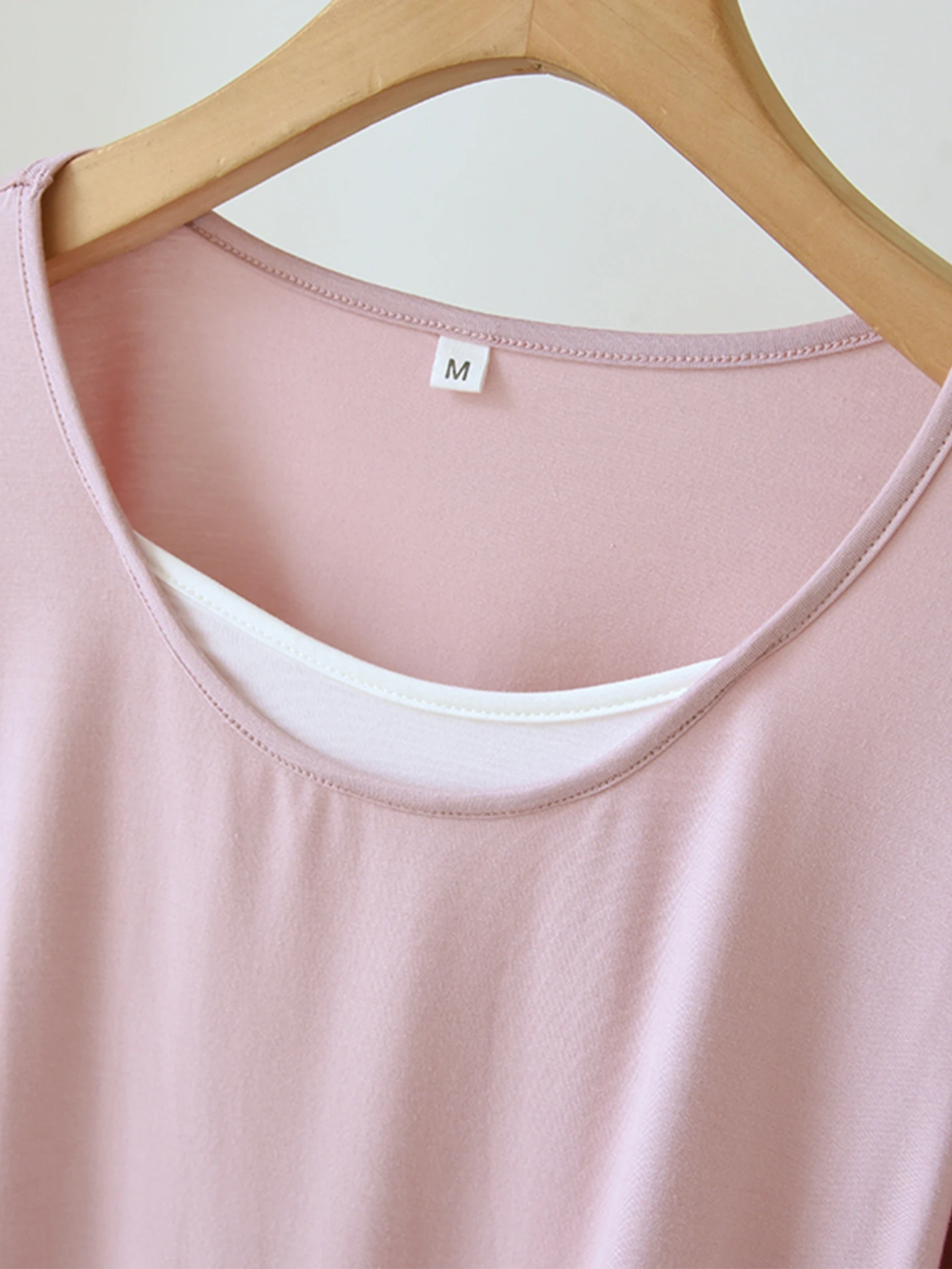 「tシャツの下に着る長袖 ダサい」ってどうすればいいの？モーダル長袖が解決するリアルな使い方