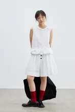 シンプルなブラックとホワイトのコットンリネンスカートパンツ【五分丈・四粒ボタン付き】（セットアップ対応）