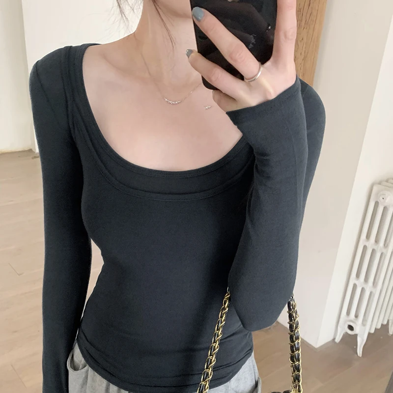 通勤スタイルに悩むあなたへ：Tシャツの下に着る長袖をどう選ぶべきか？