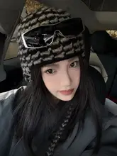 個性的な長方形デザインのサングラス【金属フレーム・未来的な印象・女性用】