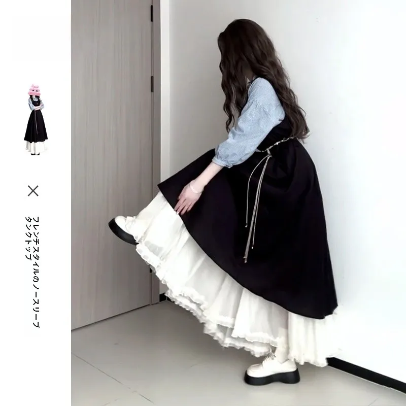 春の日常に合う服は、本当にシンプルな黒のワンピースから始まる？