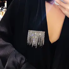 華やかなデザインの流れるフリンジブローチ【クリスタル装飾・ファッションアイテム】