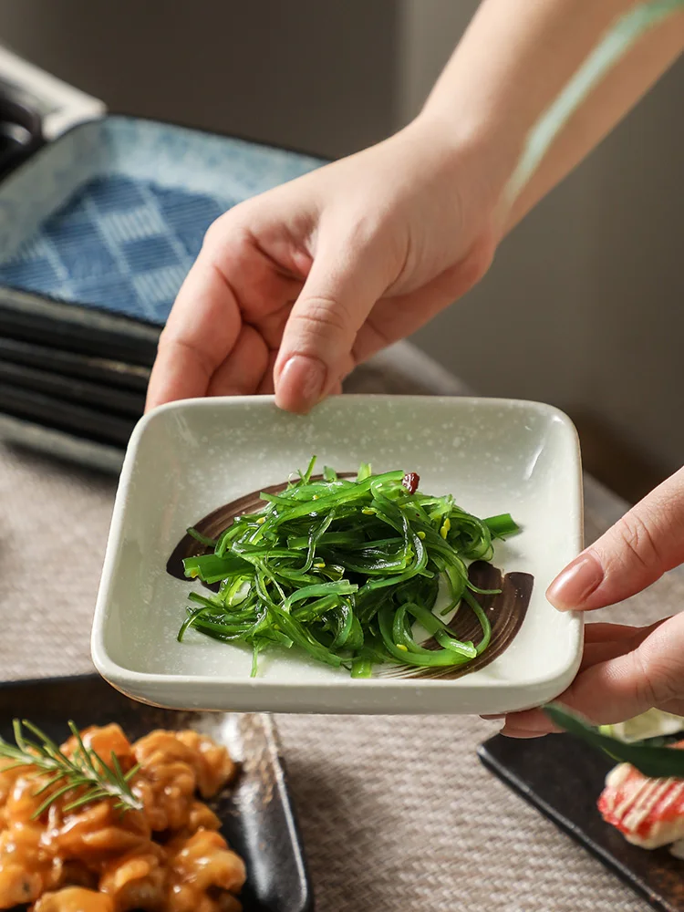 角皿 小皿 家庭用 陶器 食器：日式风格不规则瓷皿的实用与美学解析