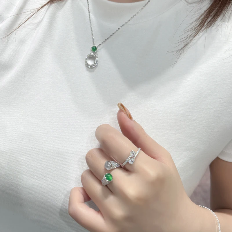 「宝石コレクション」に迷うなら、まずはこの緑の小さな光から始める？