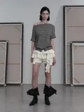 軽やかでスタイリッシュな皺加工ウエストゴムパンツ