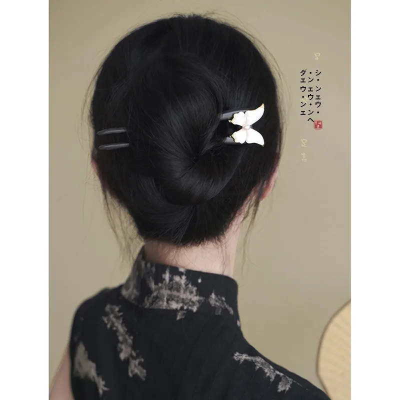 つまみ細工 蝶 とは？檀木製バタフライU型ヘアピンの実際の性能と使い  方