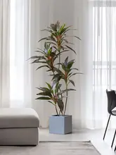 フェイク植物 リビングに適した 鉄製の小葉赤縁偽木 現代的なラグジュアリー 装飾品