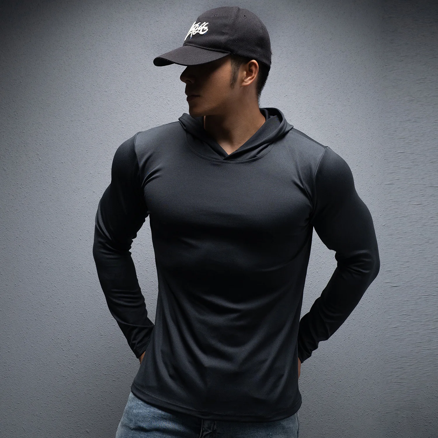 ストリートファッションの本質とは？長袖トレーニングシャツで徹底解説