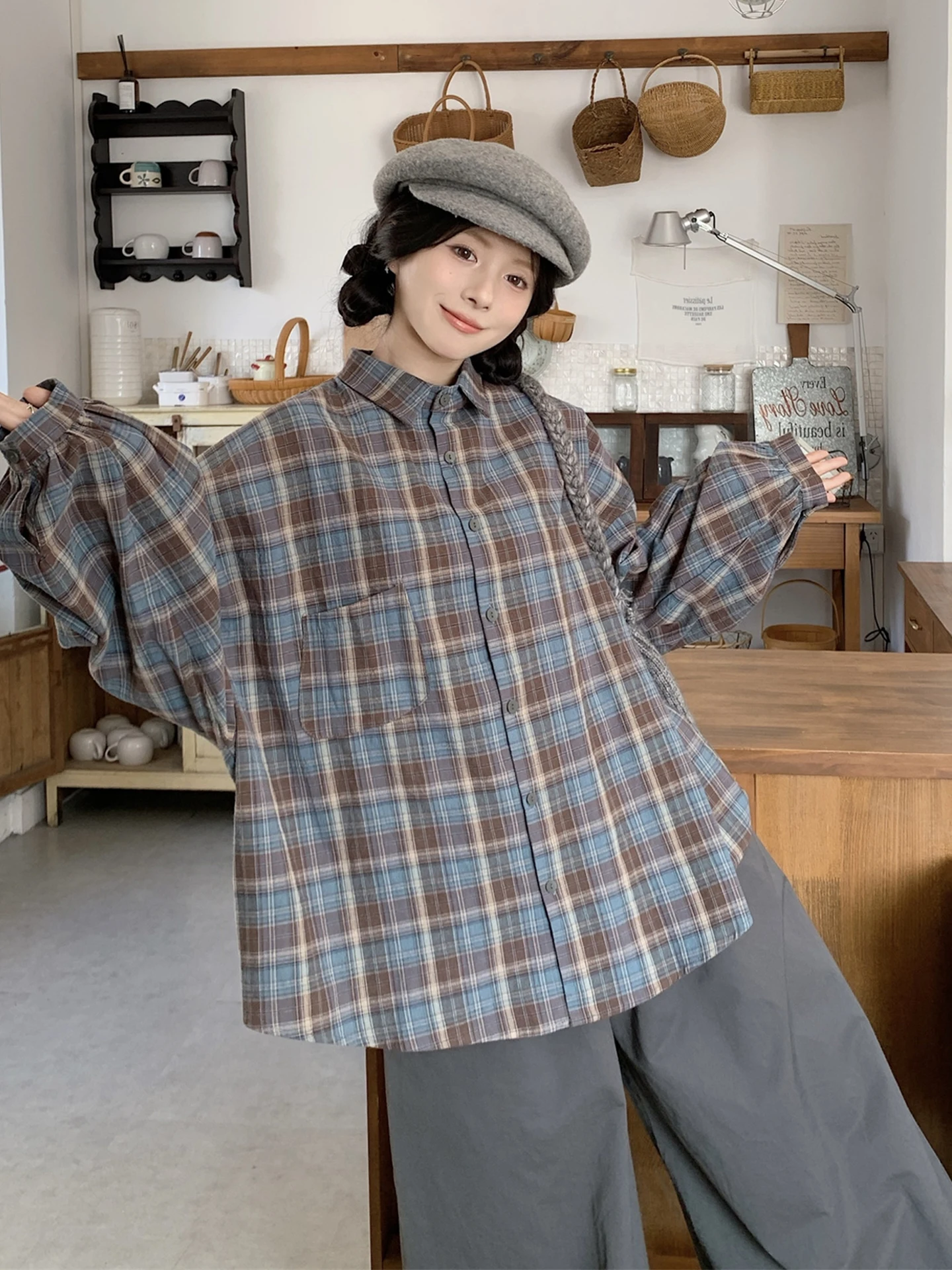 ビンテージ風ゆったりハリネズミベストとチェックタンクトップセット：ぽっちゃりギャルに最適な秋のファッション