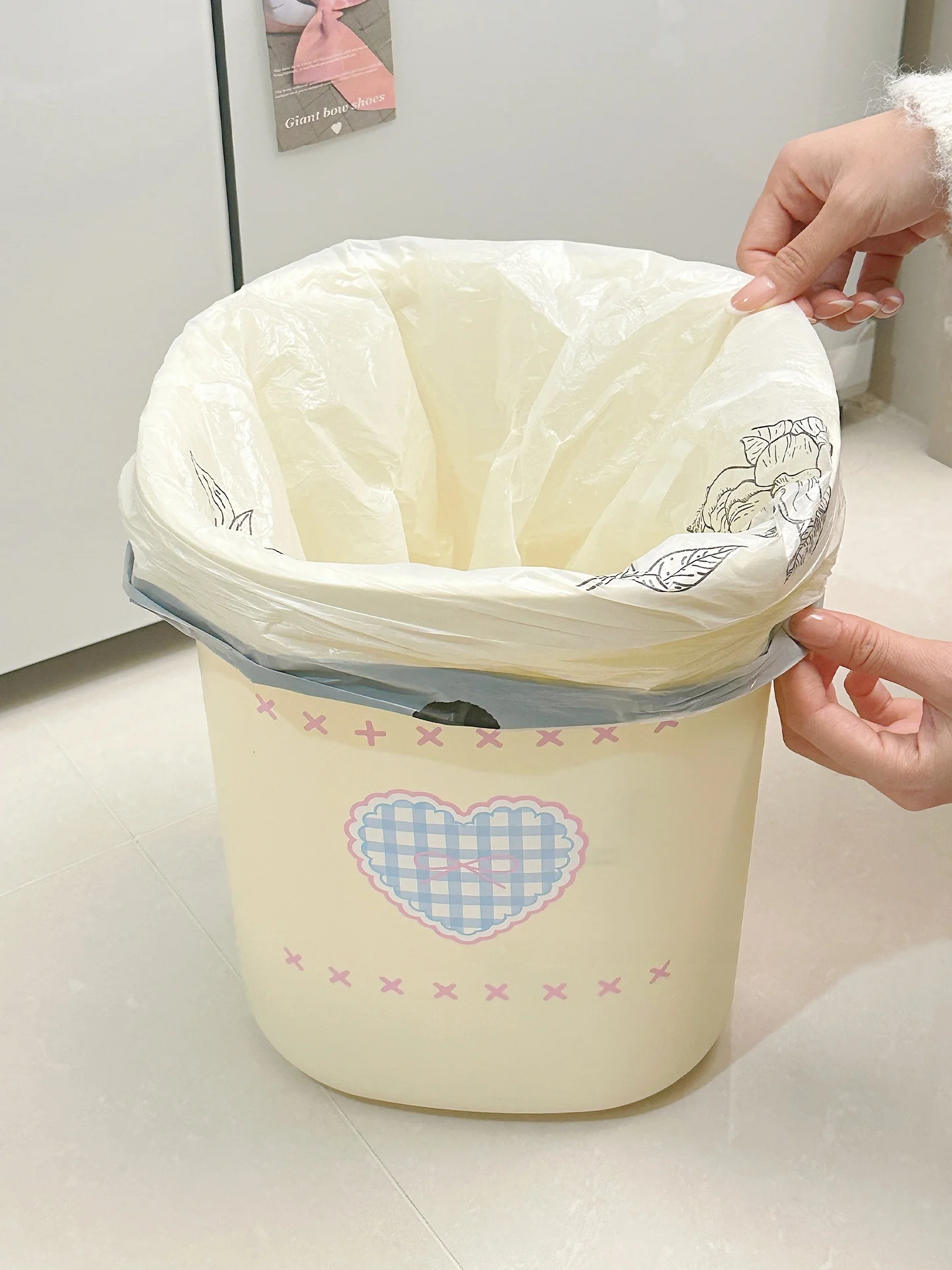 おしゃれなゴミ箱：20リットルの少女心デザインが家庭で実用に