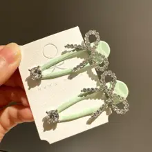 薄荷グリーンのリボンデザインヘアクリップ【キラキラしたジルコン・高級感】
