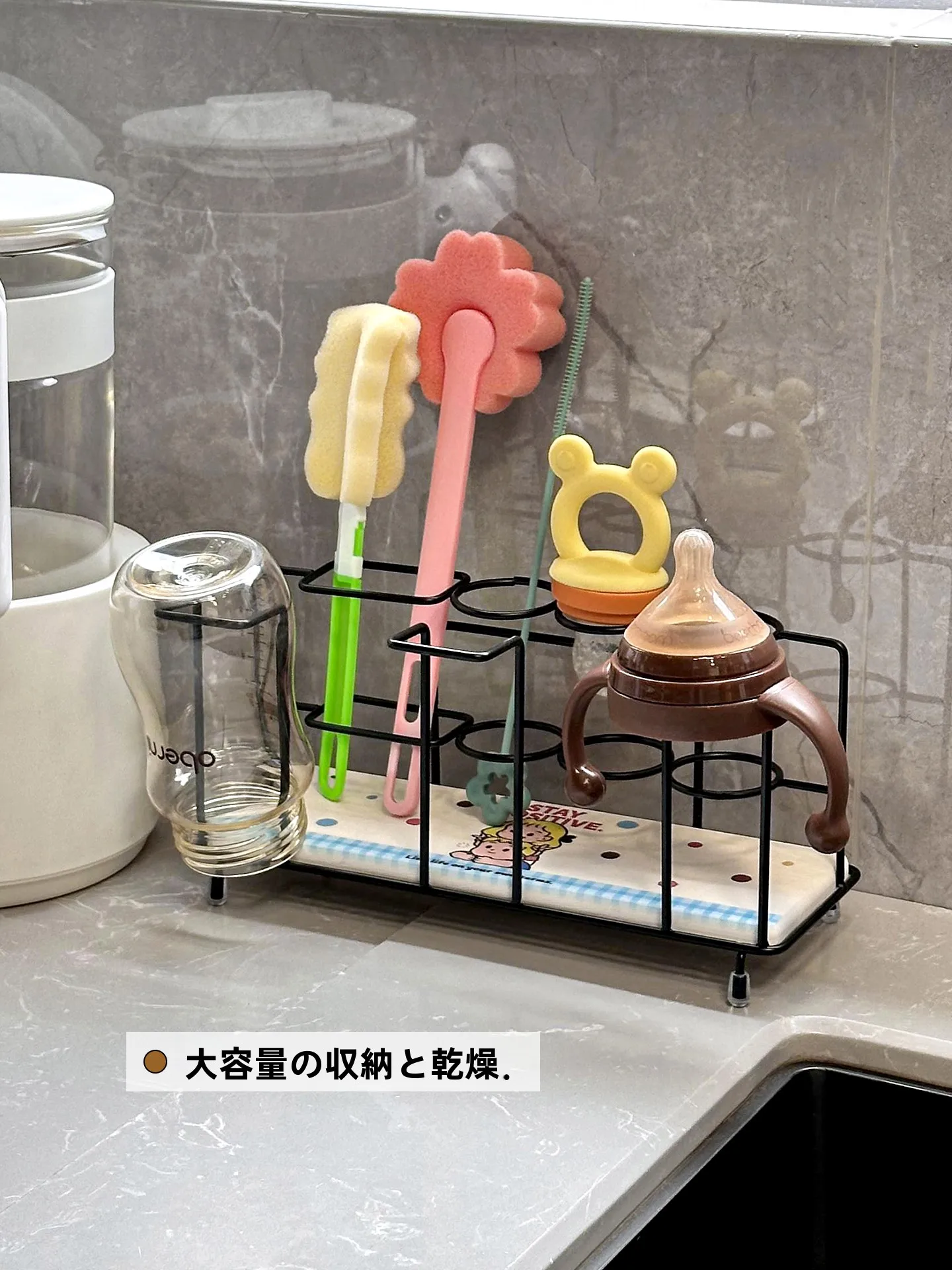 赤ちゃん用多機能乾燥ラック：水筒を乾かしながら収納するための実用設計と効果