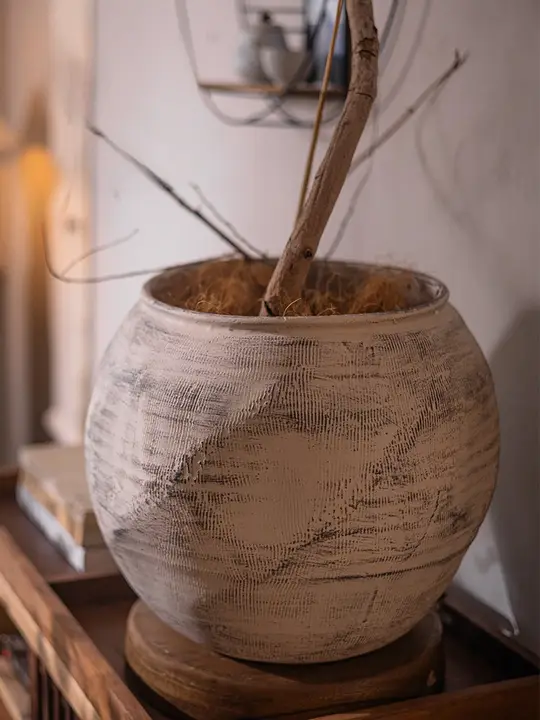 侘寂風の大型花鉢【アンティーク風・高級感ある陶器・リビング装飾用】