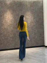 ブルーのハイウエストフレアデニムパンツ【女性用・脚長効果・春夏向け】（セットアップ対応）