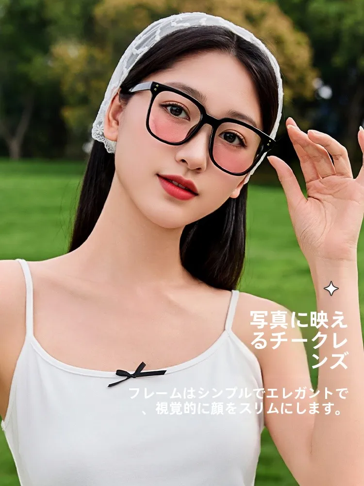 坊主似合うメガネは本当 に必要？黒縁のシンプルさが、日常を彩る理由