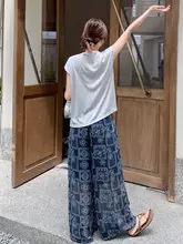 夏のファッションに最適！Vネック柄トップスとフレアパンツ【トレンドデザイン・女性用・セットアップ対応】