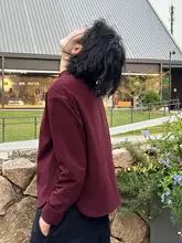 シンプルカジュアルなワインレッド長袖Tシャツ【ゆったりフィット・春秋用・クルーネック・女性用】