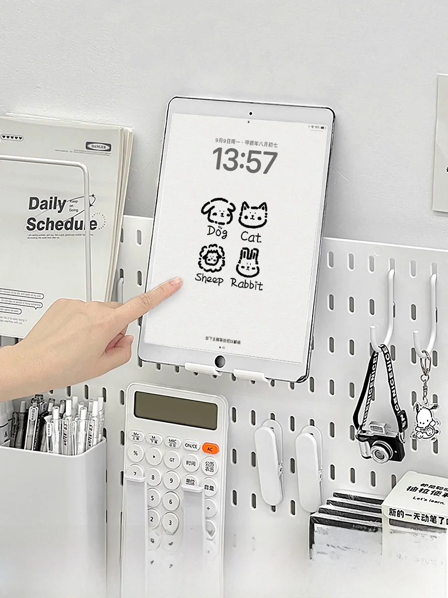 パソコンデスク用穴あけ不要ハンギングシェルフ：DIYパイプ棚の代替としての実用性と設計ポイント