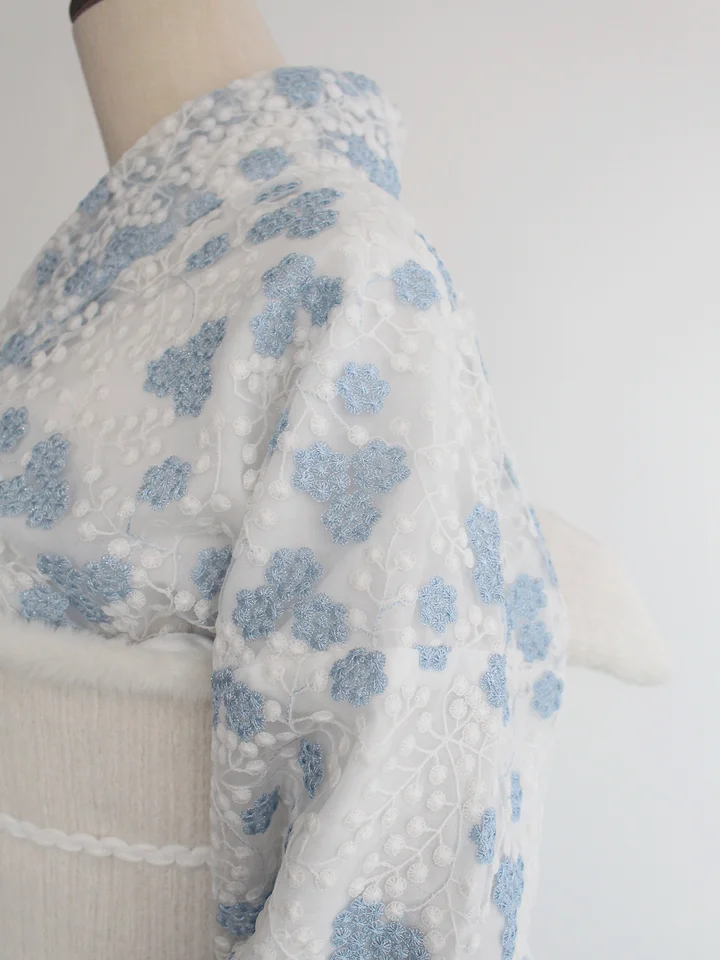 山鳥デザインの刺繍入り二部式和服【ブルー・ホワイト・シルバー】（セットアップ対応）
