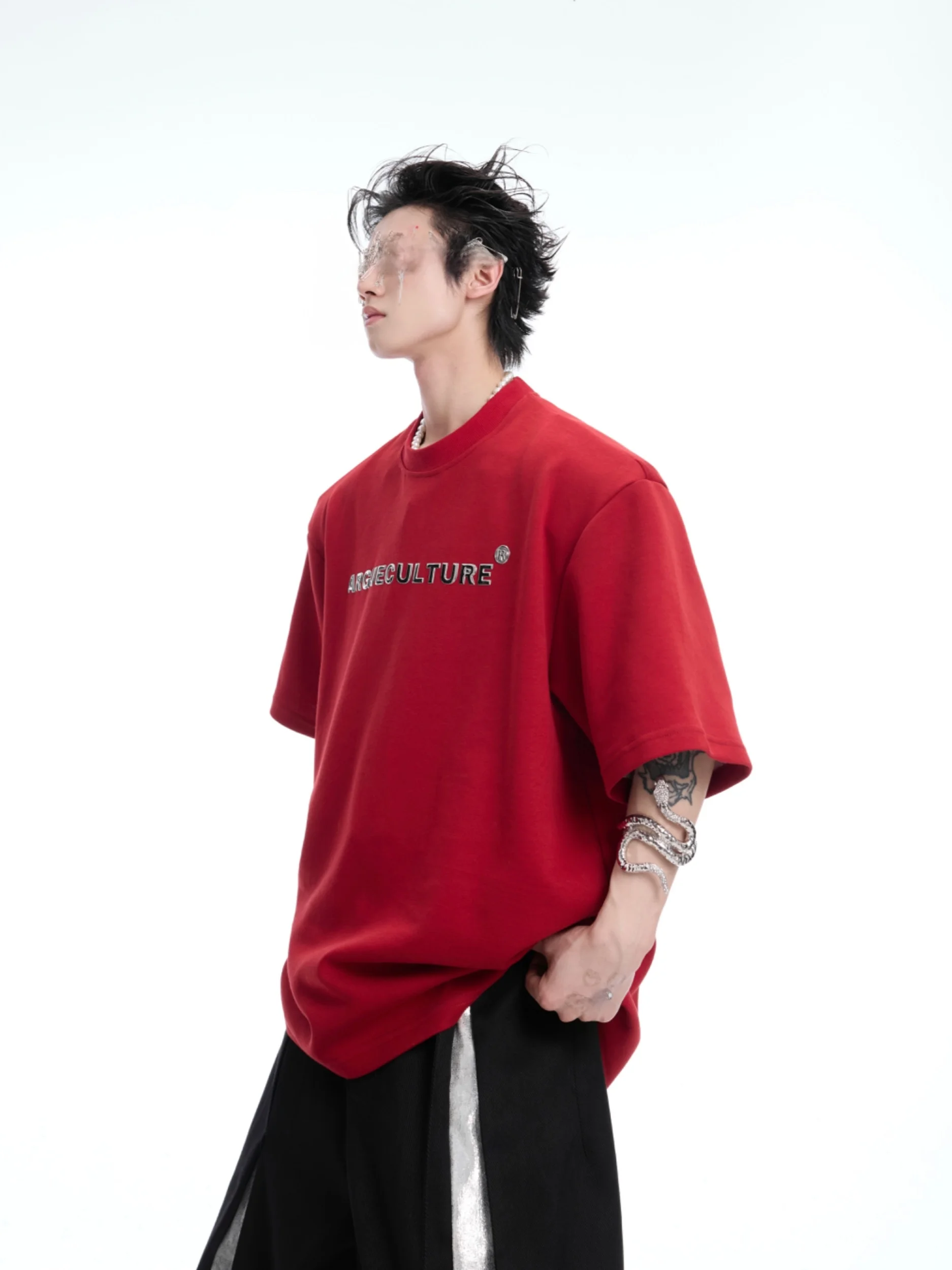 刺繍入りTシャツで失敗しない選び方は？背中デザインとワンポイントのトレンドを解き明かす