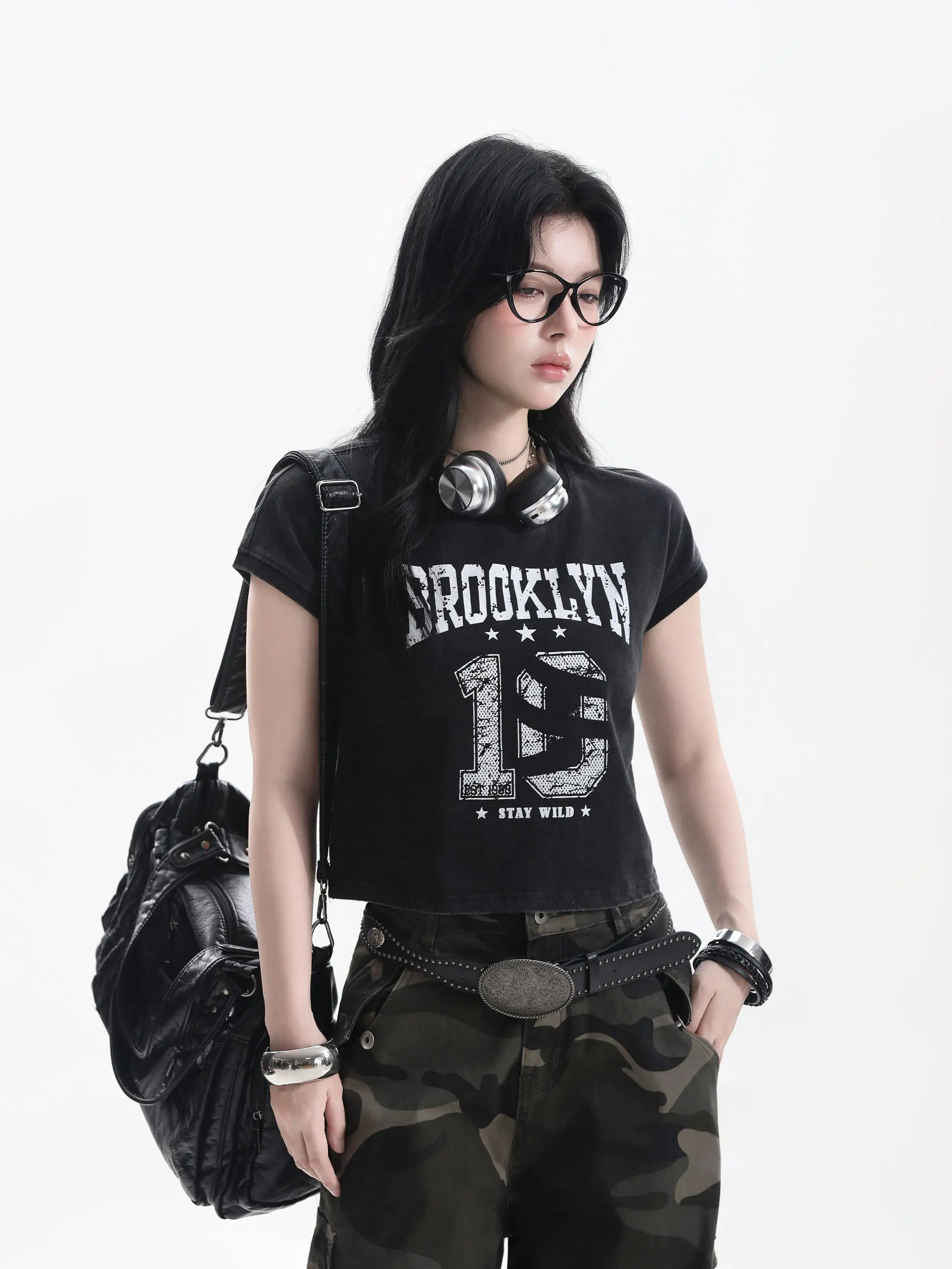 cropped t shirt はどんなときに着るべき？その選び方と組み合わせのコツを徹底解説