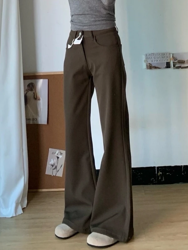 カーキパンツコーデを失敗させないためには、どんな色とスタイルがおすすめ？
