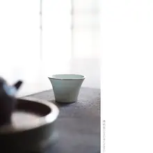 清物堂 主人用茶杯【柴窯素胎・銀口・影青花・馬蹄型】
